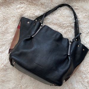 BURBERRY MEDIUM BLACK ZIP DETAIL TOTE